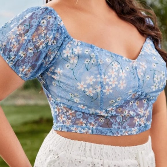 SHEIN Tops - SHEIN Plus Puff Sleeve Ditsy Floral Lace Crop Top